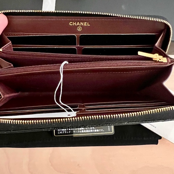 CHANEL Classic Long Zipped Wallet - Picture 6 of 7